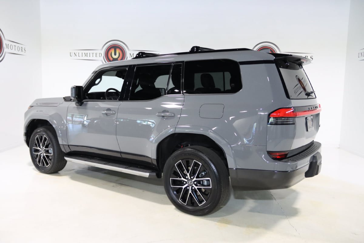 Used 2024 Lexus GX 550 w/ Accessory Package (2T) AWD/4WD image 3
