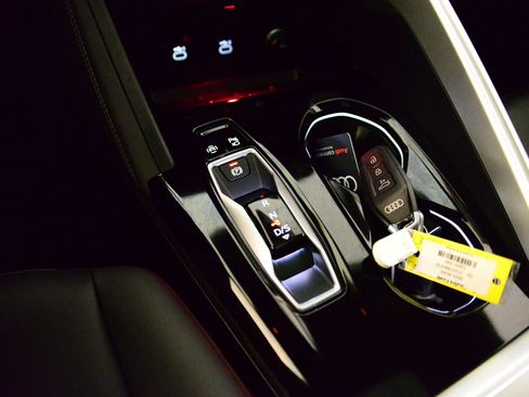 New 2025 Audi Q5 Premium Plus image 16