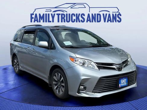 Used 2019 Toyota Sienna XLE w/ XLE Navigation Package AWD/4WD image 7
