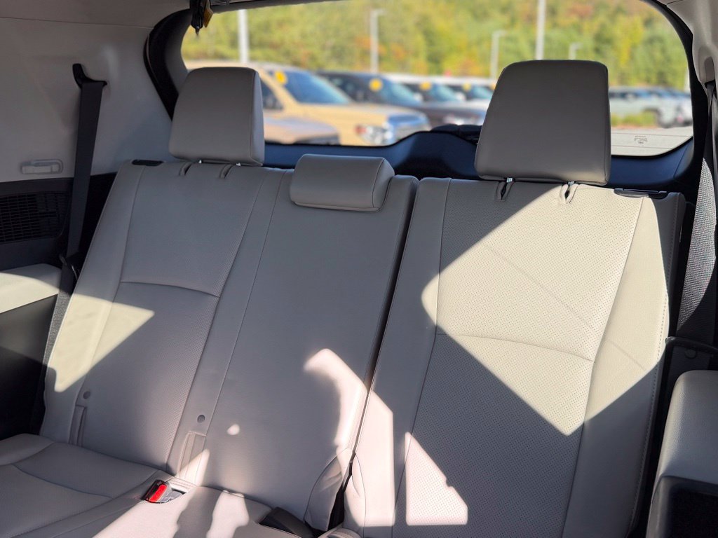 Certified 2024 Toyota Grand Highlander AWD image 7