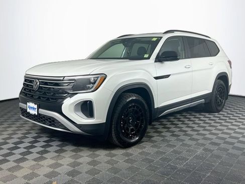Used 2026 Volkswagen Atlas Peak Edition AWD/4WD image 2