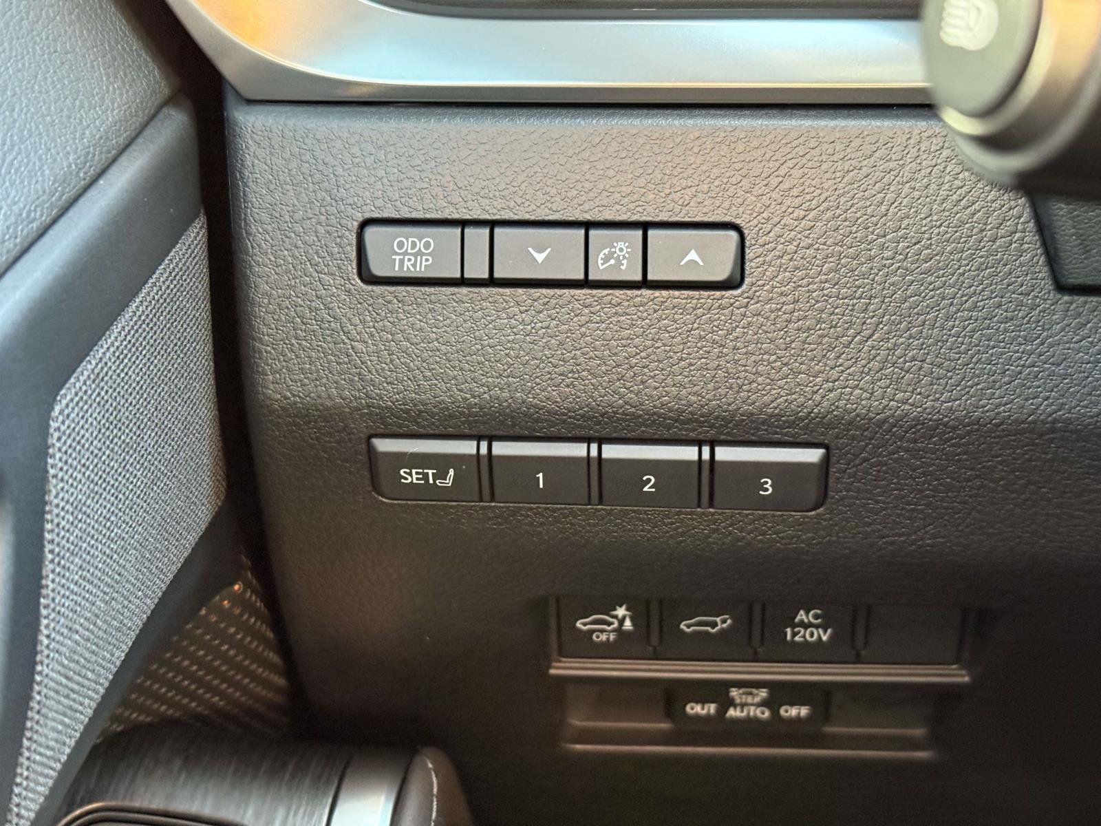 Used 2025 Lexus GX 550 w/ Accessory Package (2T) AWD/4WD image 23