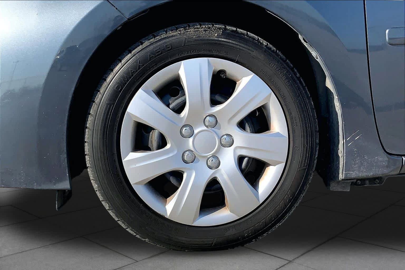 Used 2018 Toyota Corolla LE FWD image 11