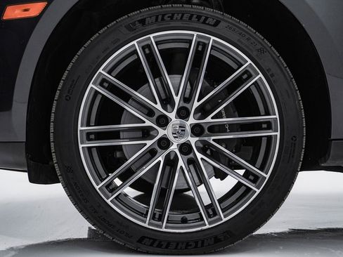 Certified 2024 Porsche Macan image 10