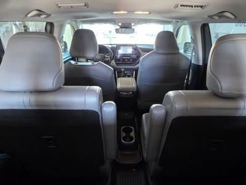 Used 2022 Toyota Highlander XLE image 30