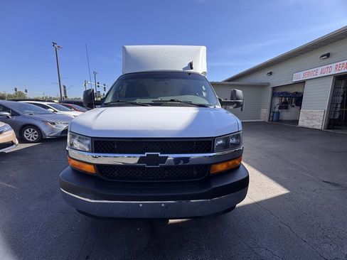Used 2017 Chevrolet Express 3500 image 10