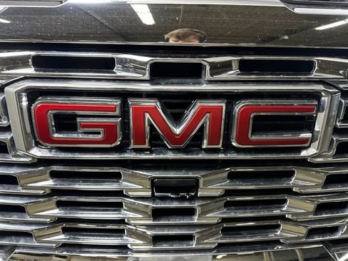 New 2025 GMC Sierra 2500 Denali w/ Denali Reserve Package image 9