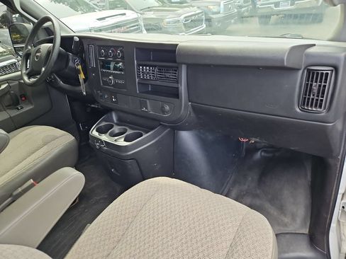 Used 2016 GMC Savana 2500 RWD image 16
