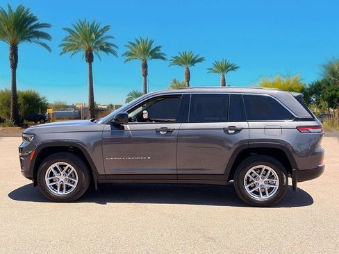 Used 2023 Jeep Grand Cherokee Laredo X RWD image 2