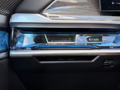 Used 2025 BMW 760i xDrive AWD/4WD image 24