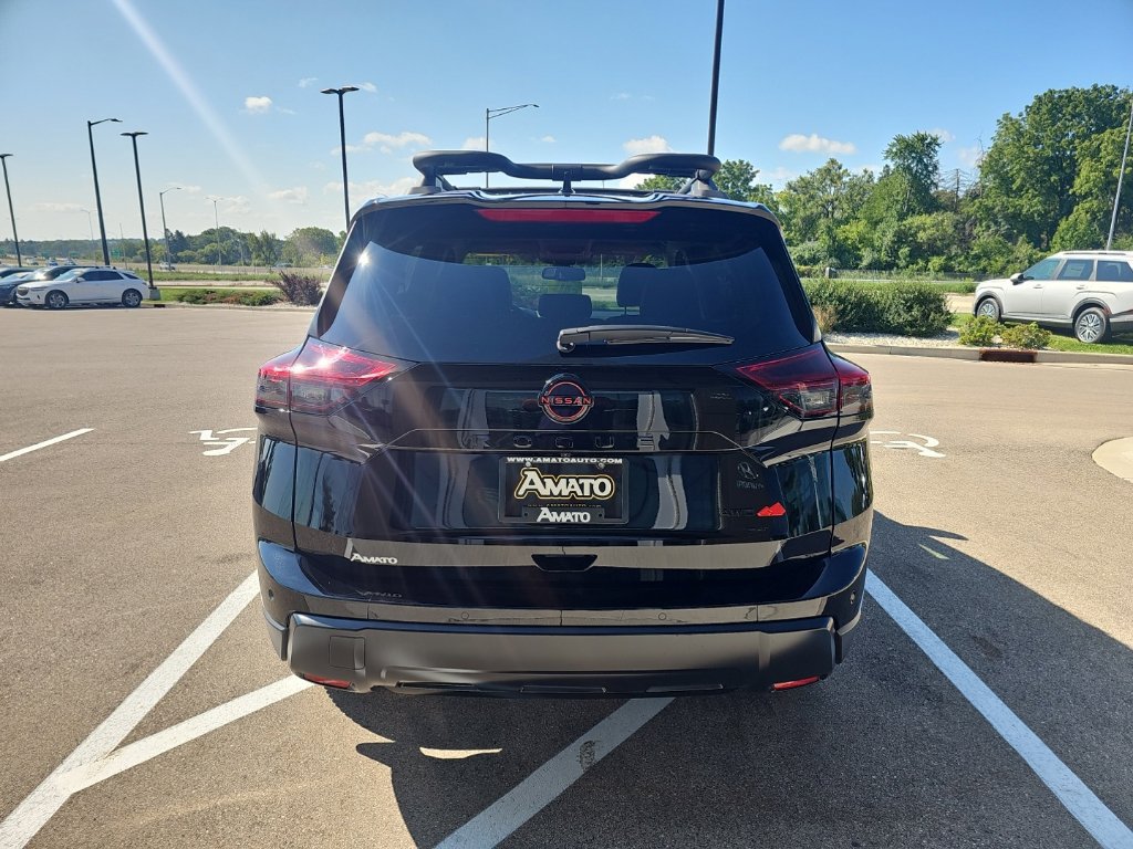 Used 2025 Nissan Rogue SV w/ Rock Creek Premium Package AWD/4WD image 4