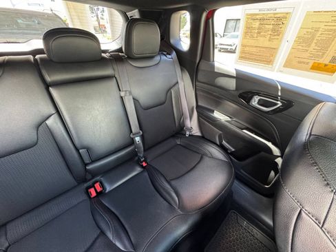 Used 2025 Jeep Compass Trailhawk AWD/4WD image 36