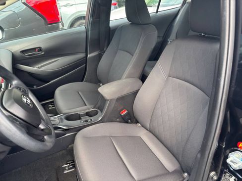Used 2025 Toyota Corolla LE FWD image 18