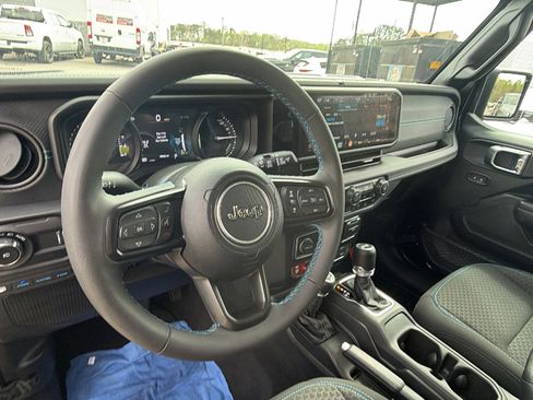 Used 2025 Jeep Wrangler Unlimited Rubicon 4xe w/ Safety Group AWD/4WD image 24