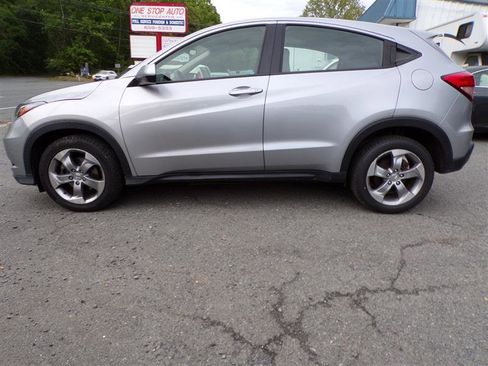 Used 2018 Honda HR-V LX image 11