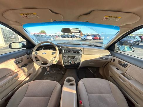 Used 2000 Ford Taurus SE image 10