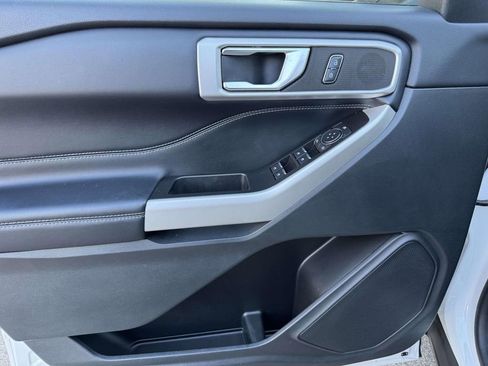 Certified 2022 Ford Explorer XLT w/ Equipment Group 202A image 34