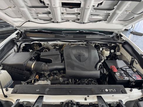 Used 2019 Toyota Tacoma TRD Sport AWD/4WD image 30