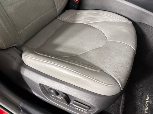 Used 2022 Toyota Avalon Limited w/ Advanced Safety Package FWD image 29