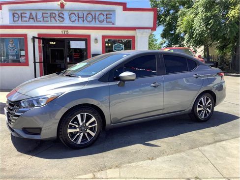 Used 2024 Nissan Versa SV FWD image 3