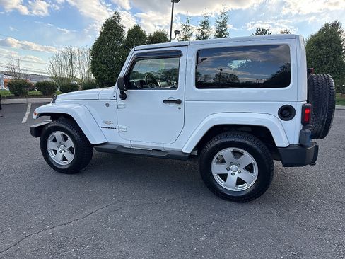 Used 2012 Jeep Wrangler Sahara AWD/4WD image 10
