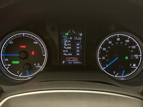 Used 2022 Toyota Venza LE image 13