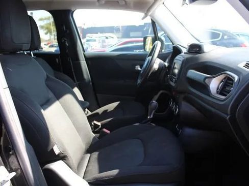 Used 2015 Jeep Renegade Latitude w/ Popular Equipment Group image 19