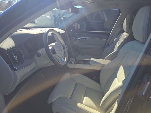 Used 2025 Volvo XC90 B6 Ultra w/ Protection Package Premier image 7