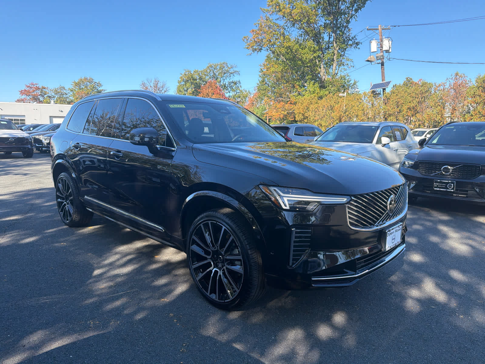Certified 2025 Volvo XC90 B5 Plus AWD/4WD image 4