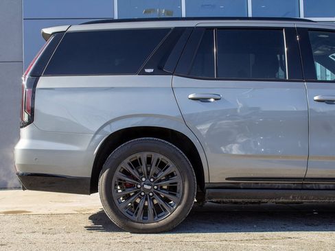 Used 2023 Cadillac Escalade V w/ LPO, ONYX Package image 6