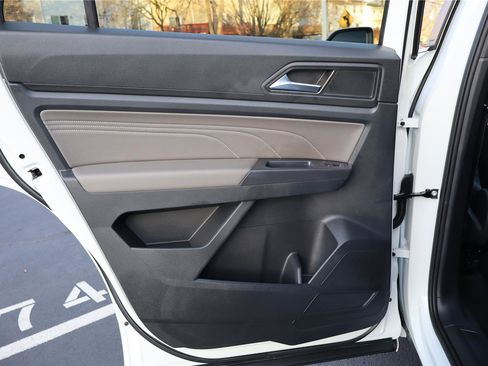 Used 2021 Volkswagen Atlas Cross Sport SE image 25