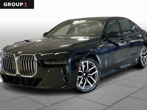 Used 2025 BMW 740i image 1