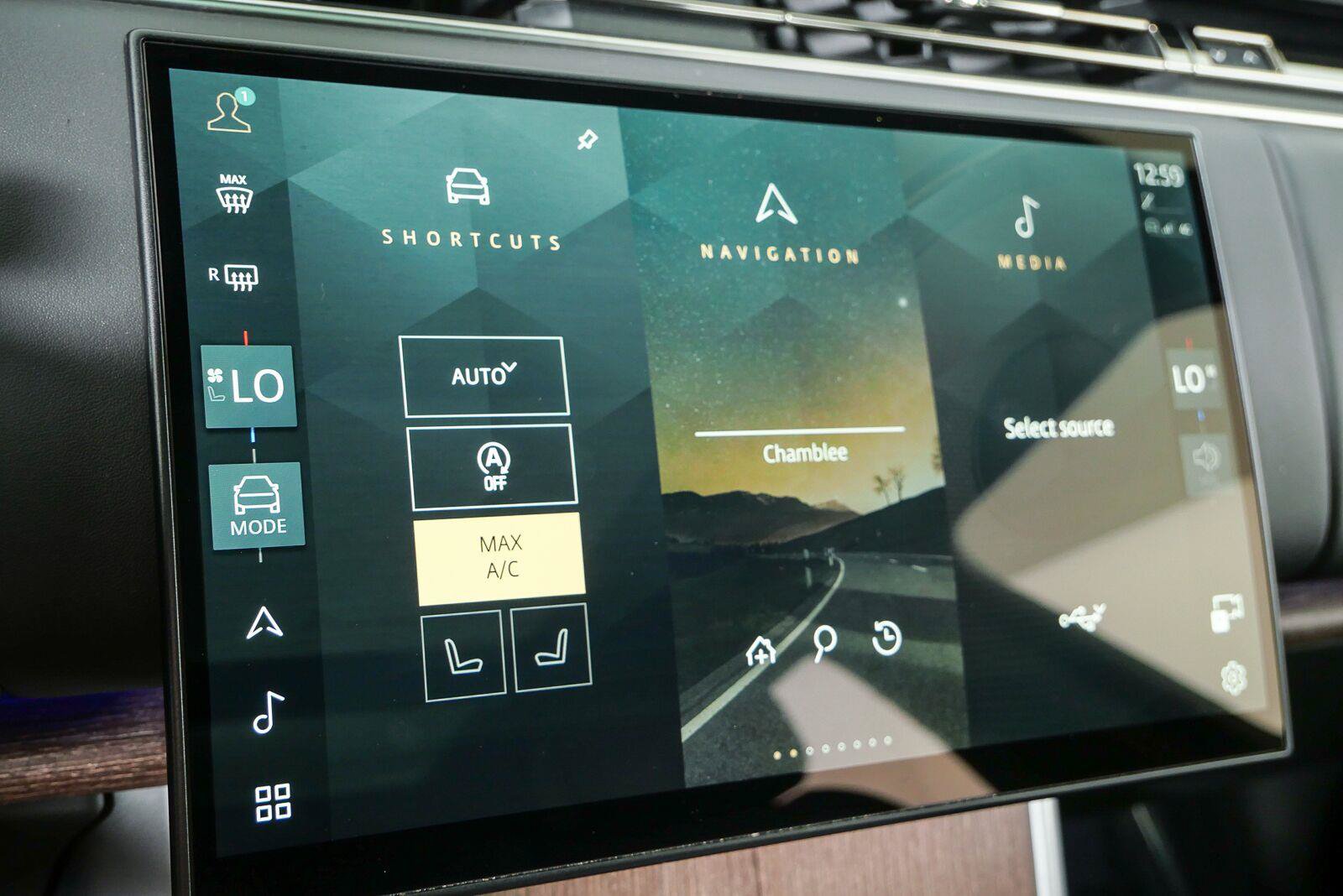 Used 2024 Land Rover Range Rover SE AWD/4WD image 17