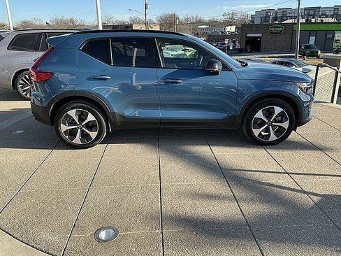 Certified 2025 Volvo XC40 B5 Plus AWD/4WD image 7