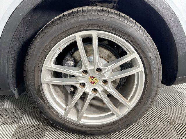Used 2023 Porsche Cayenne AWD/4WD image 33
