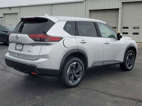 Used 2025 Nissan Rogue SV image 5