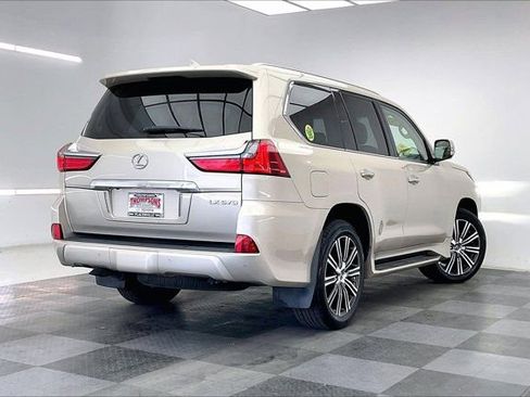Used 2019 Lexus LX 570 4WD w/ Luxury Package image 13