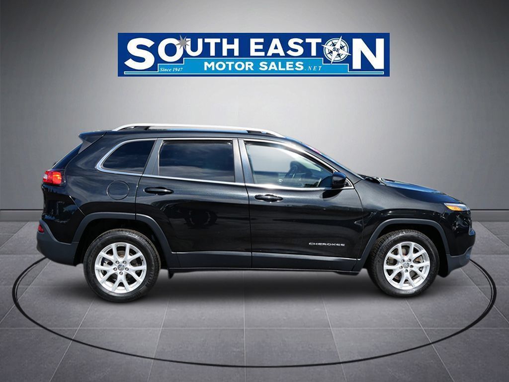 Used 2016 Jeep Cherokee Latitude FWD image 8