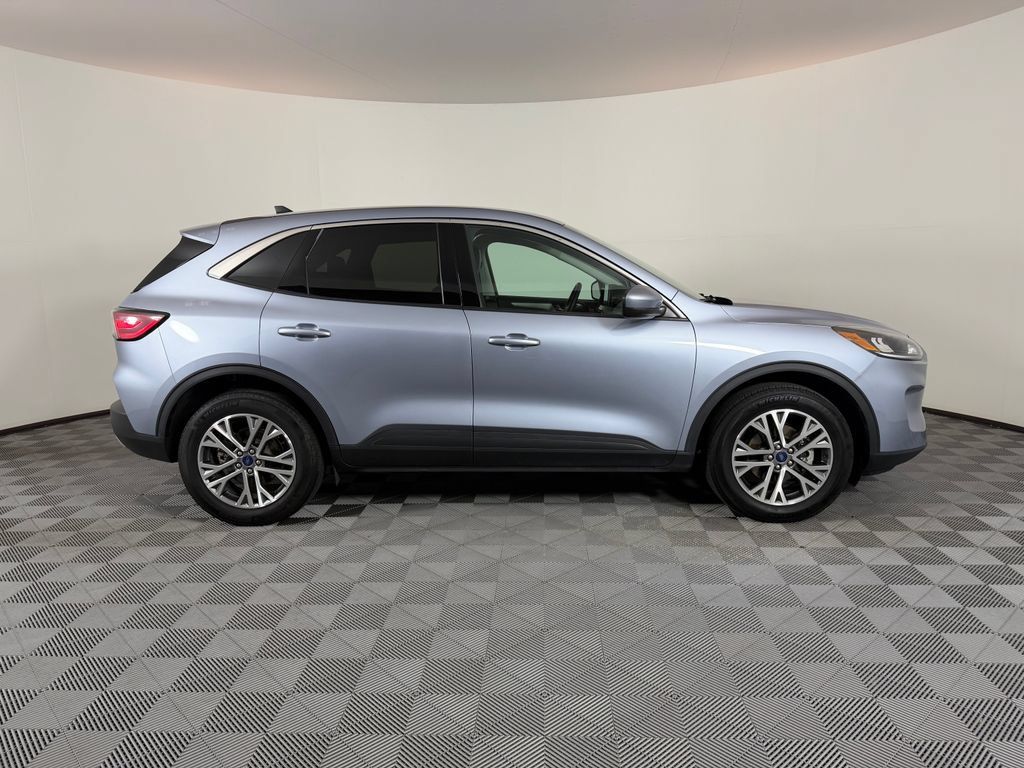 Used 2022 Ford Escape SEL w/ Technology Package AWD/4WD image 2
