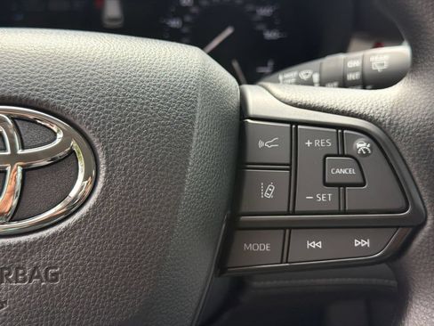 New 2026 Toyota Sienna LE FWD image 26