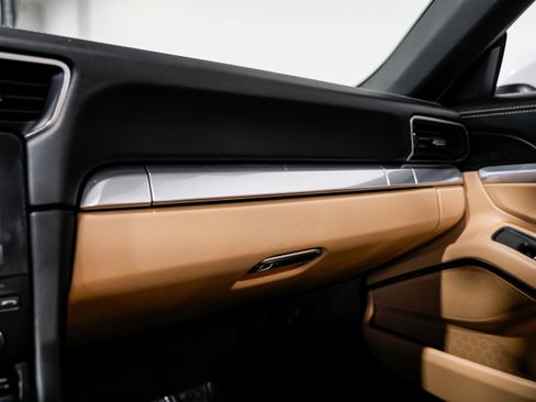 Used 2018 Porsche 911 Turbo image 17