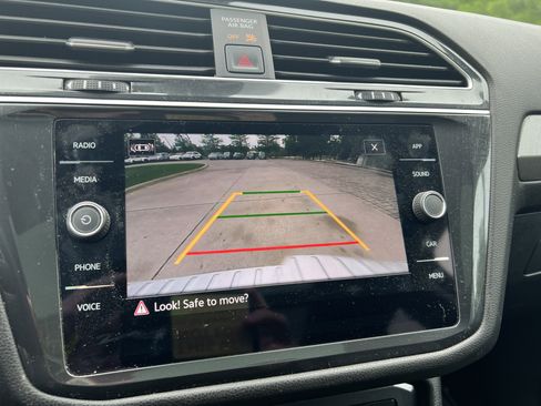 Certified 2023 Volkswagen Tiguan SE FWD image 22