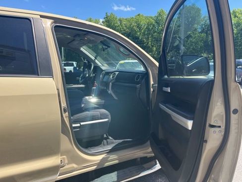 Used 2017 Toyota Tundra SR5 w/ SR5 Upgrade Package image 11