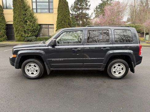 Used 2016 Jeep Patriot Sport image 9