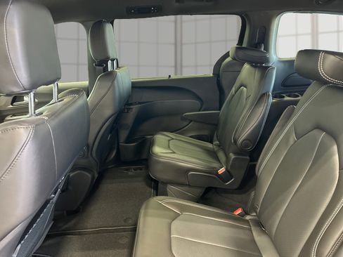 New 2026 Chrysler Pacifica Select AWD/4WD image 10