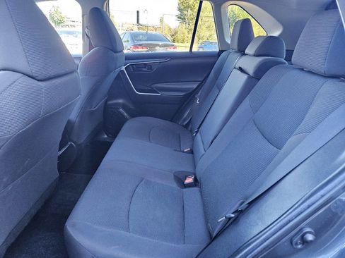 Used 2021 Toyota RAV4 LE image 17
