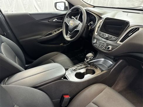 Used 2022 Chevrolet Malibu LT image 27