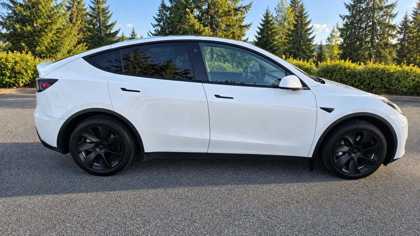 Used 2022 Tesla Model Y Long Range AWD/4WD image 4