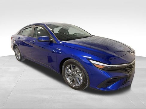 Used 2024 Hyundai Elantra SEL FWD image 12