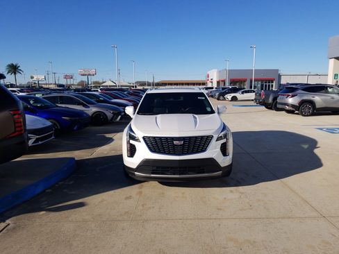 Used 2021 Cadillac XT4 Premium Luxury image 2